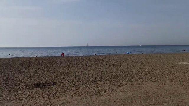 Испания в июне 2021г. Пустые пляжи и холодное море. смотреть онлайн