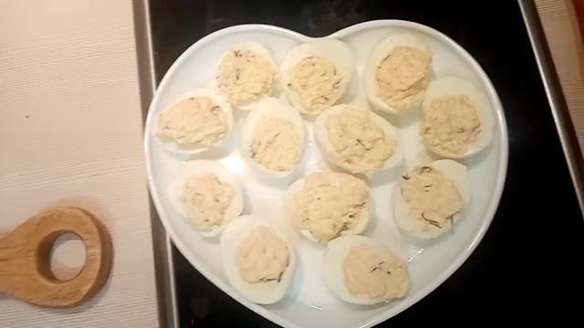 Фаршированные яйца шпротами и красной икрой + сырный бутерброд с божьей коровкой #24 Чтоприготовить