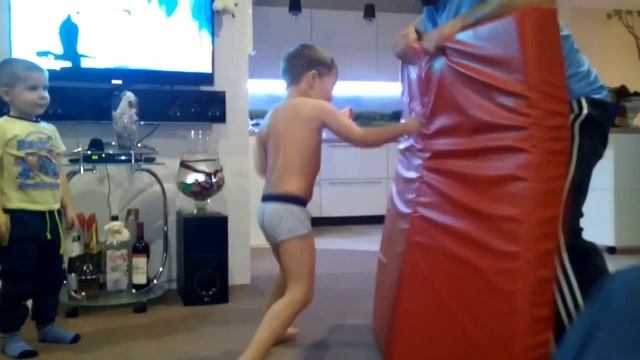 бокс мальчика ,спорт занятие смотреть онлайн