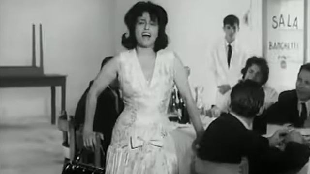 Anna Magnani in "Mamma Roma" (Stornelli provocatori) смотреть онлайн