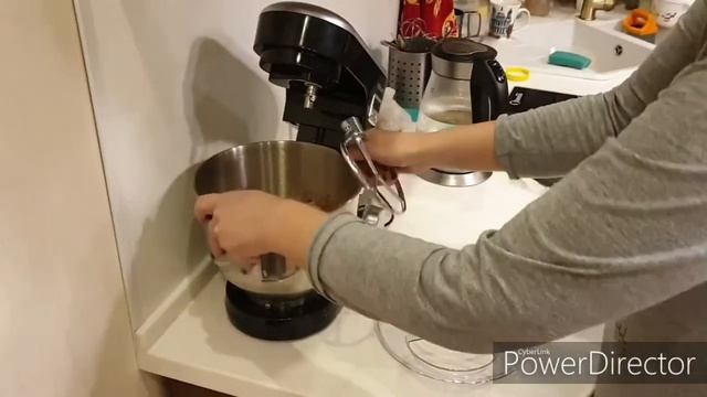 Приготовление Меренгового рулета с помощью миксера. (обзор миксера KitFort KT-1308-3) смотреть онлайн