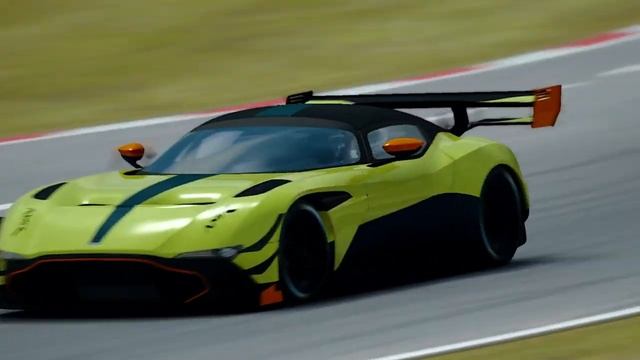 Ferrari P80/C vs Aston Martin Vulcan AMR Pro vs Ferrari FXX K EVO at Brands Hatch смотреть онлайн