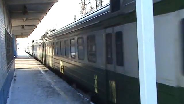 Электропоезд ЭД4М-0211 платформа Матвеевская смотреть онлайн