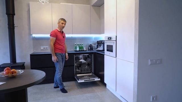 Функциональный дизайн для небольшой кухни без ручек смотреть онлайн