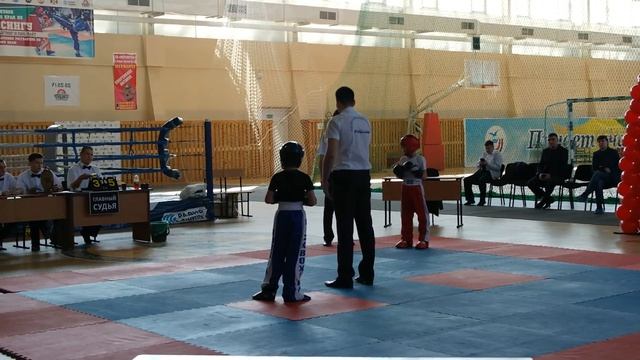 Литвинцев Кирилл - красный угол (тренер Карашашев Р.И.)