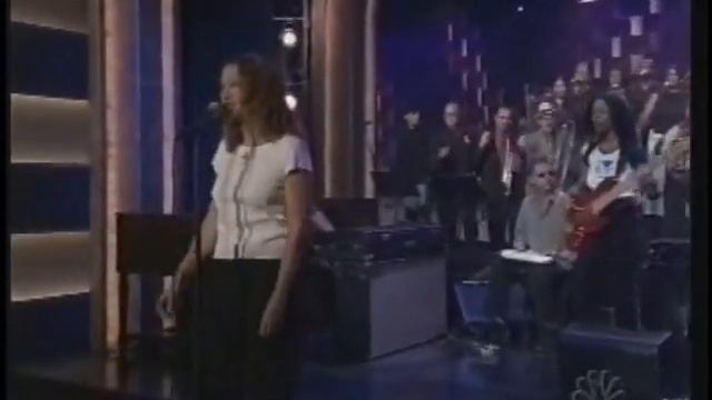 Joan Osborne - Love's in Need of Love live - Late Night 2002 (great sound/video) смотреть онлайн