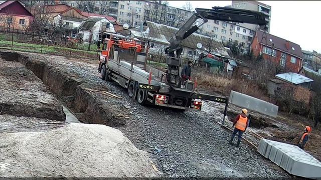 2021 12 13 (1) привезли першу частину ФБСів для фундаменту будинку смотреть онлайн
