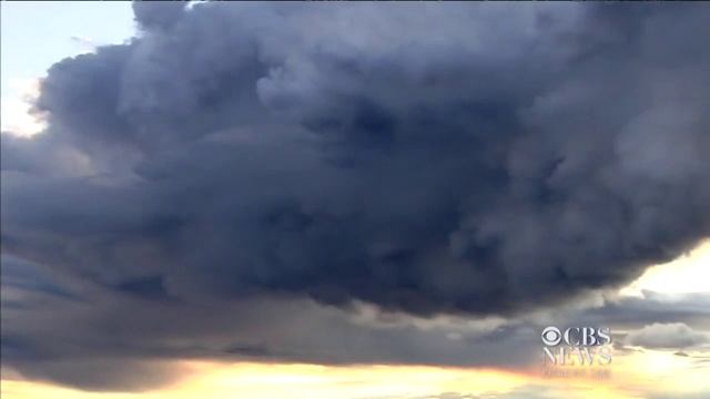 Icelandic volcano produces mile-long lava flows смотреть онлайн