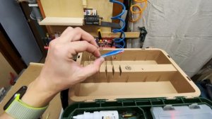 ВАЖНЫЕ и ПОЛЕЗНЫЕ доработки ящика для зимней рыбалки, модернизация и содержимое моего ящика