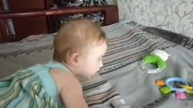 Майя учится ползать. смотреть онлайн