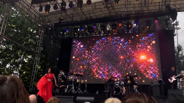 Diana Ross “Upside Down” - 6/20/23 - Edgefield Amphitheater - Troutdale, OR смотреть онлайн