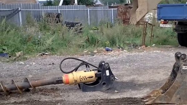 Экскаватор-погрузчик TEREX 860 - работа ковшом