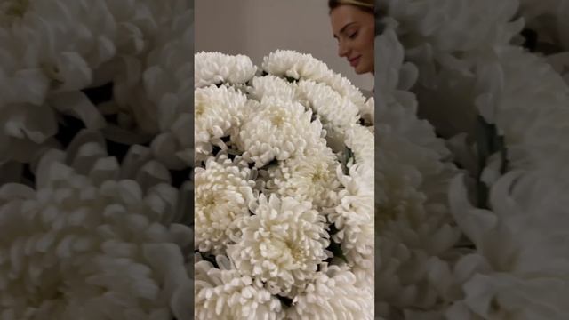 Авторский монобукет из белой одноголовой хризантемы Iceberg - Обзор смотреть онлайн