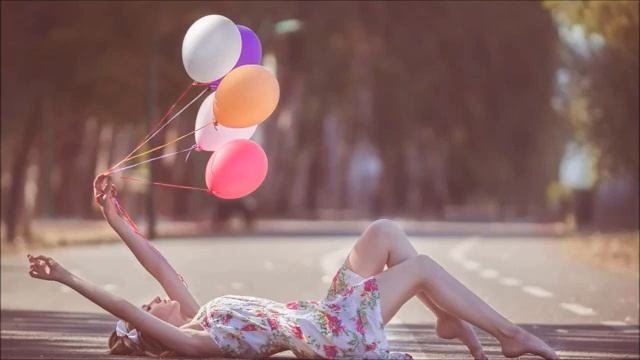 Sunlounger & Eden Iris - Dancing With A Ghost (Original Mix) смотреть онлайн