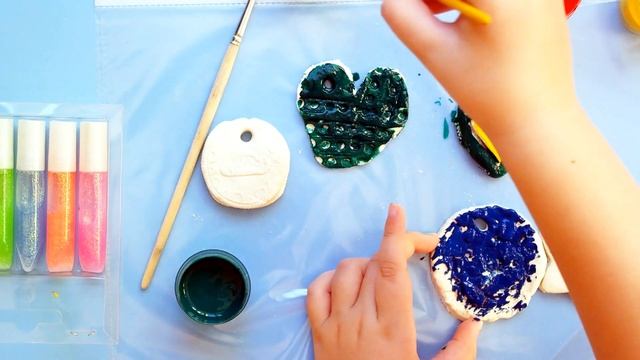 Детские поделки | Новогодние игрушки из соленого теста | Crafts For Kids | DIY | Winter Decor смотреть онлайн