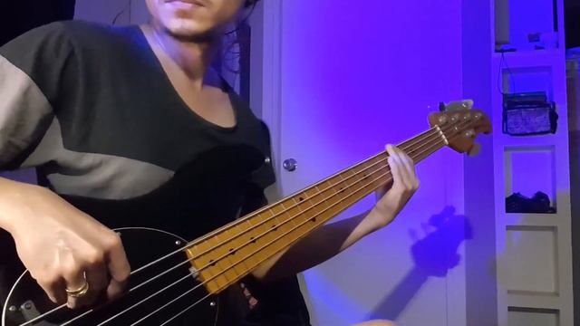 Demo Ernie Ball Music Man Stingray Classic Bartolini Pickup смотреть онлайн