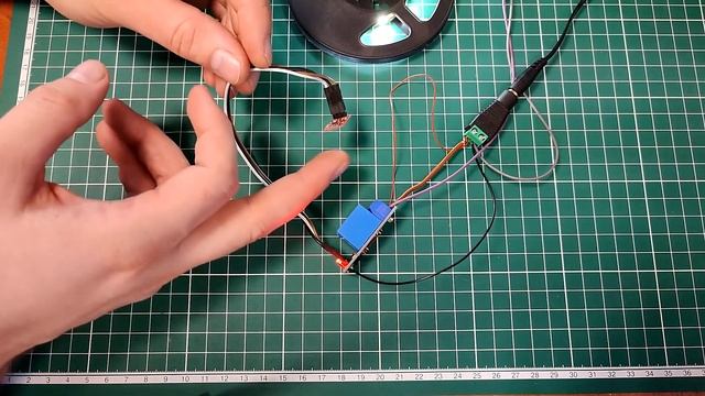 Светодиодная подсветка на кухне с сенсорным выключатетелем смотреть онлайн