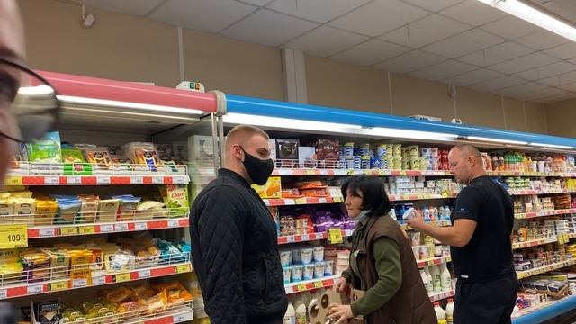 СОТРУДНИКИ ПЫТАЮТСЯ ВЫШВЫРНУТЬ ИЗ МАГАЗИНА / ПОЛИЦИЯ НАРУШАЕТ ЗАКОН? / ДИКСИ Ч.1