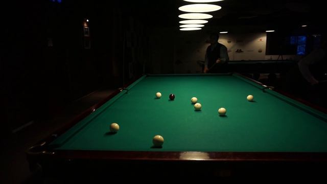 Олег исполнил свояка в дальний угол в партии по свободной пирамиде, русский бильярд смотреть онлайн