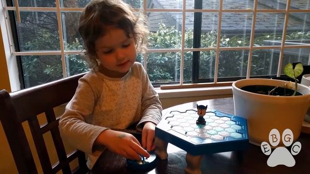 Emma's Board Game Corner: S1E01 - Don't Drop Chase смотреть онлайн