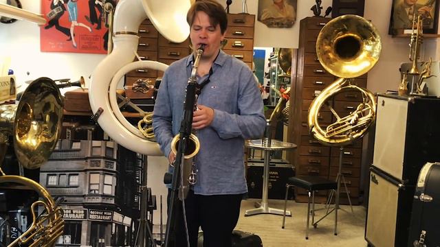 C-Melody Saxophon: C.G. Conn смотреть онлайн