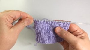 Декоративное отверстие для шнуровки вязаных изделий / Вязание спицами.