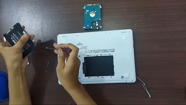 Ganti SSD Netbook Asus E203 смотреть онлайн