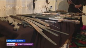 В Дагестане женщина-кузнец создает оружие по старинной технологии