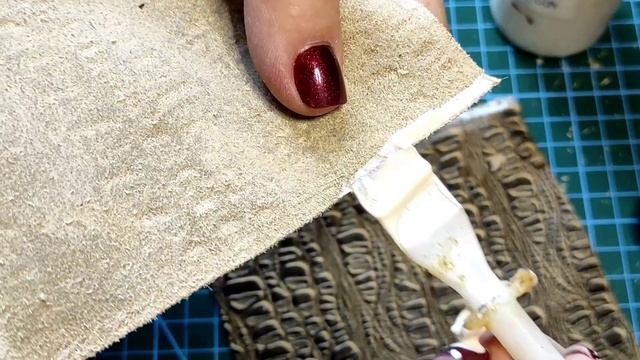 Сумочка для бинокля из #кожи крокодила или как из старой папки сделать конфетку. Часть 1. смотреть онлайн