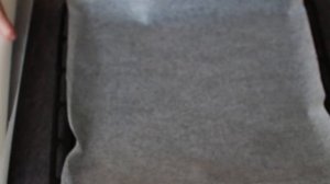 Торт "Дрова под снегом" с вишней и сметанным кремом.