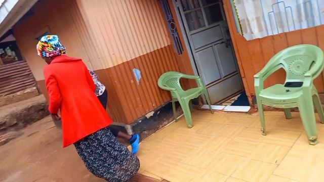 Ukichomea Mamako Mbele Ya Mgeni Na Ukule Chakula Yake🤣🤣 #trending #kikuyumothers #kikuyucomedy смотреть онлайн
