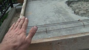 Подготовка опалубки к укладки плитки под памятник в Брянске