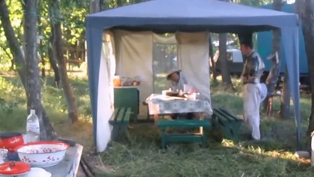 Кочевая пасека.Переехали на подсолнух.Обустройство точка. смотреть онлайн