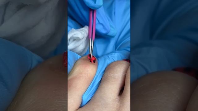 Как снять пленки с ногтей? Дизайн пленки на ногтях #shortsvideo #nails #nailsart смотреть онлайн