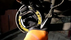 Замена задних барабанных колодок на Daewoo Matiz Дэу Матиз 0,8 2011 года