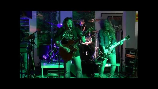 Bose F1 Live Band Demo with German Scotch. смотреть онлайн