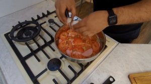 Яичница с помидорами и колбасой – быстрый и вкусный завтрак