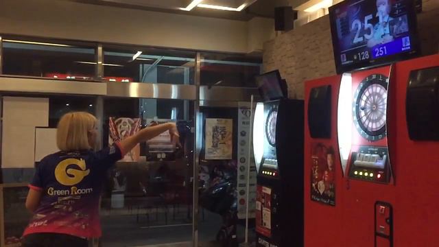 鈴木未來出鏢慢動作 Mikuru Suzuki throwing darts record смотреть онлайн