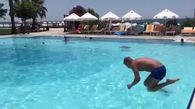 Уроки ныряния. Бомбочка смотреть онлайн