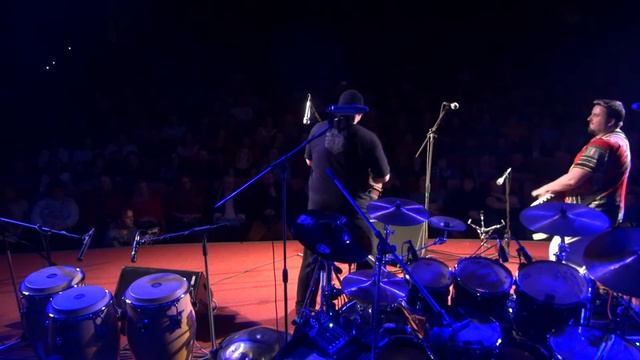 Bubenická show Jumping Drums - Djembe dialog смотреть онлайн