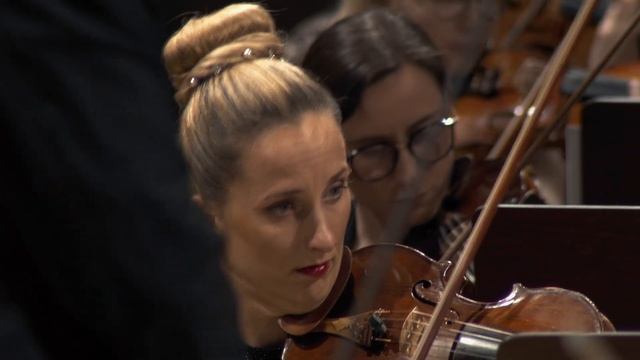 Tchaikovsky – Symphony No. 4, conducted by Peter Tiboris, Pan-European Philharmonia смотреть онлайн