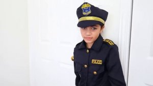 Хайди и Зидан притворяются полицейскими и регулярно играют на работе. Изучайте профессии для детей