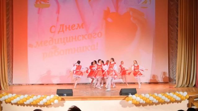 Танец "Катюша". Хореографический ансамбль "Колибри". Иркутск смотреть онлайн