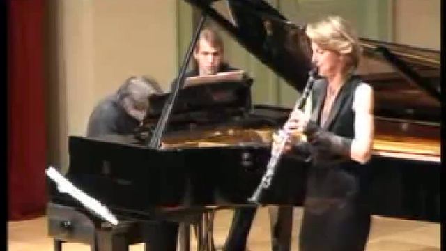 YouTube - Clariperu_ Sabine Meyer Performs Poulenc Clarinet