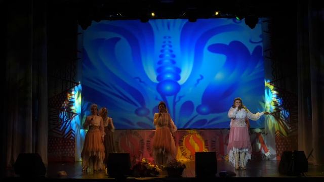 Ансамбль "СОРОКА" - "Ох, молодая", сл. и муз. Т.Романова смотреть онлайн