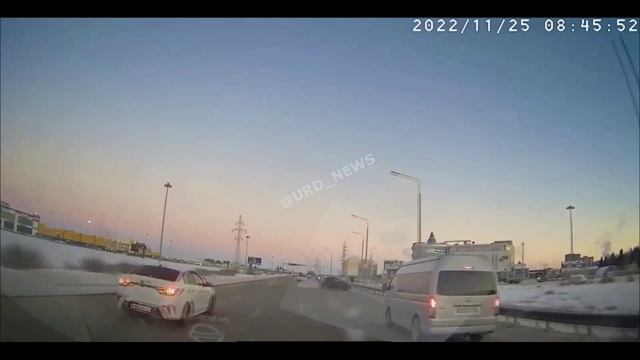 Знатоки ПДД, кто виновен в этой аварии? смотреть онлайн