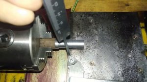 Самодельный токарный резец со сменной твердосплавной пластиной ВК8 и отрезной резец из  стали Р6М5