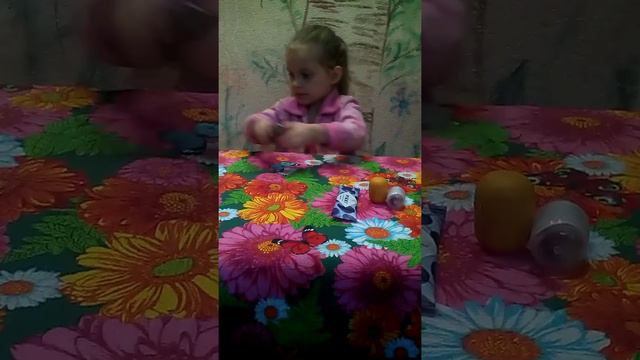 Открываем шоколадные яички и сюрпризы смотреть онлайн