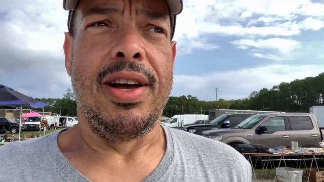 Lets take a stroll to my local market. смотреть онлайн