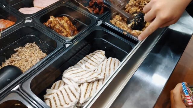 Катаемся на самокате по городу в декабре! // Прогулка по Валенсии с папой смотреть онлайн